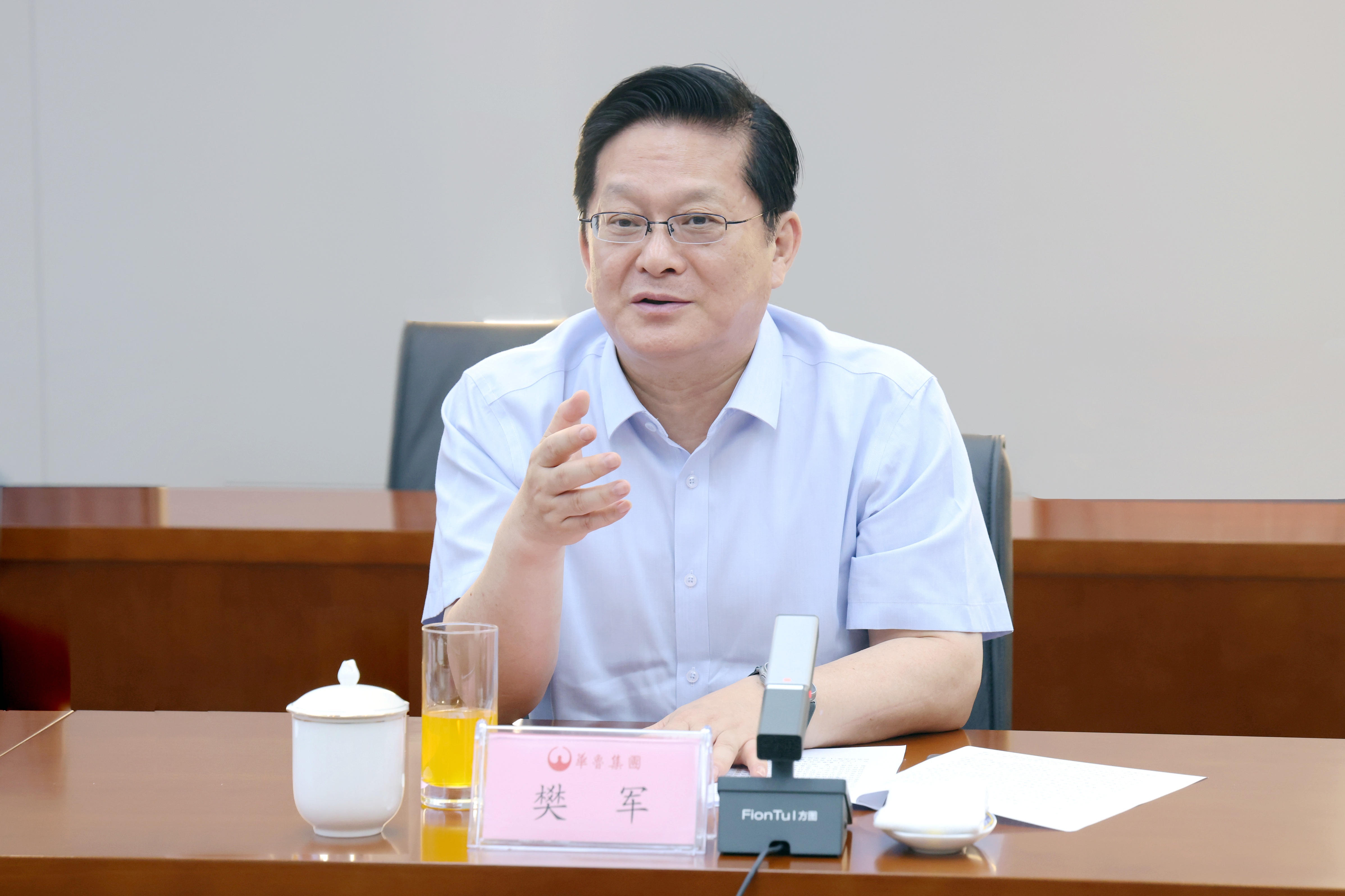 推動(dòng)魯港創(chuàng)新資源.jpg